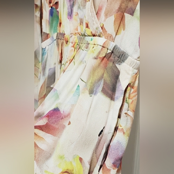 WILLOW AND CLAY L/S Plunging V-neckline Romantic Floral Romper | XSMALL - Picture 3 of 9